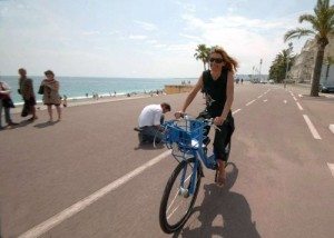 velo-bleu-bike-hire-nice-promenade-des-anglais