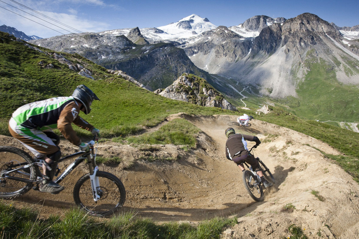 A guide to mountain biking in Tignes including the trails, the lifts, MTB h...