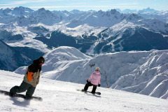 Snowboarding the pistes in La Plagne