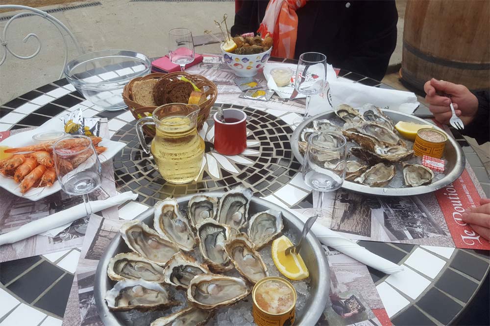 Le Routioutiou seafood restaurant in Arcachon