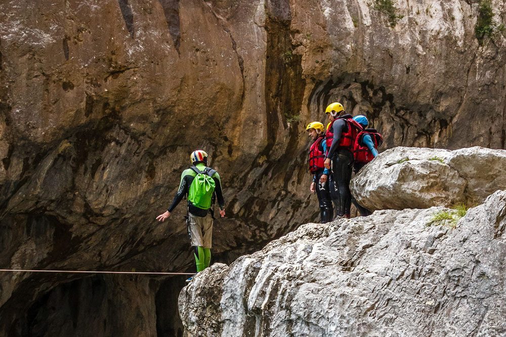 Setting up for a traverse of the Verdon Grand Canyon