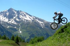 Downhill mountain biking in Sainte-Foy