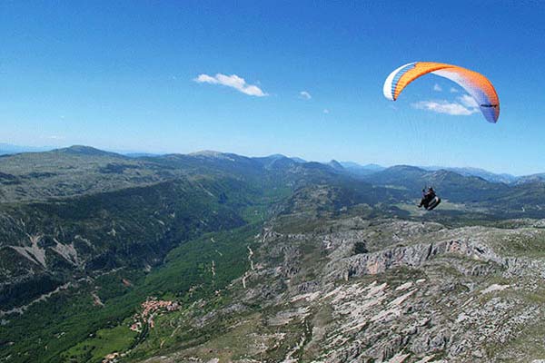 Paragliding in Gréolières, France