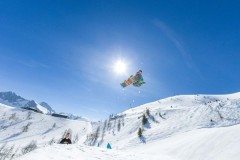 Freestyle snowboarding in Isola 2000