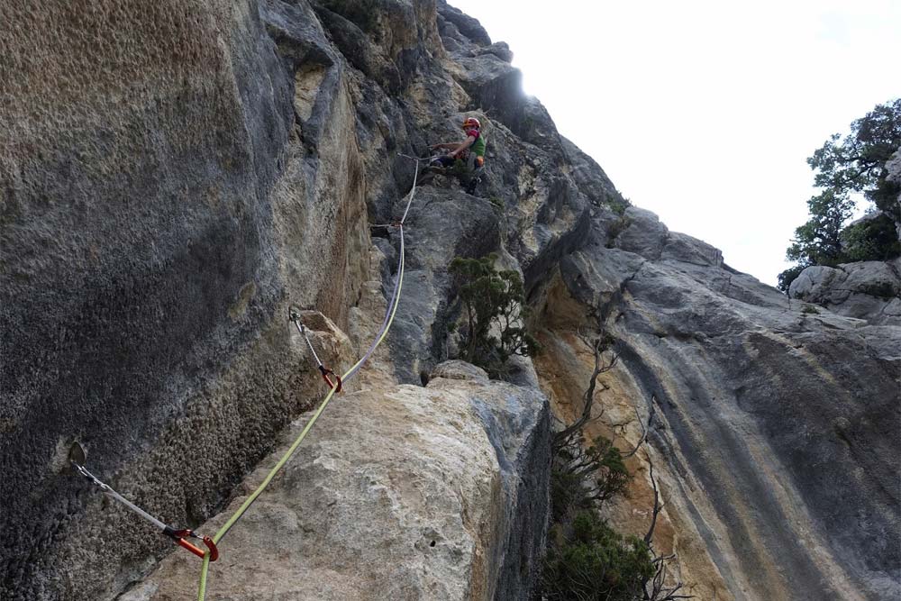 Rock climbing Série Limitée on the Paroi du Duc wall in the Gorges du Verdon