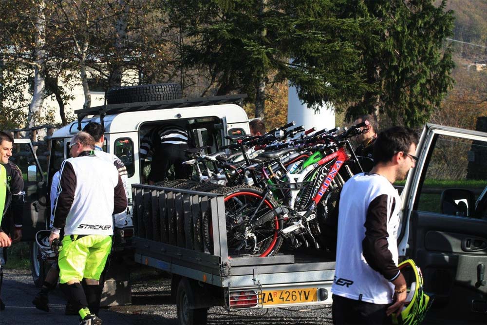Defender Tour Uplifts with Finale Ligure Freeride