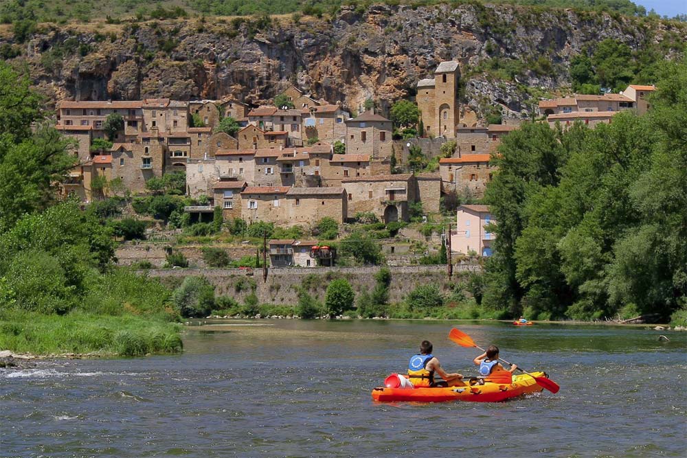 Canoeing down the Tarn river near Millau