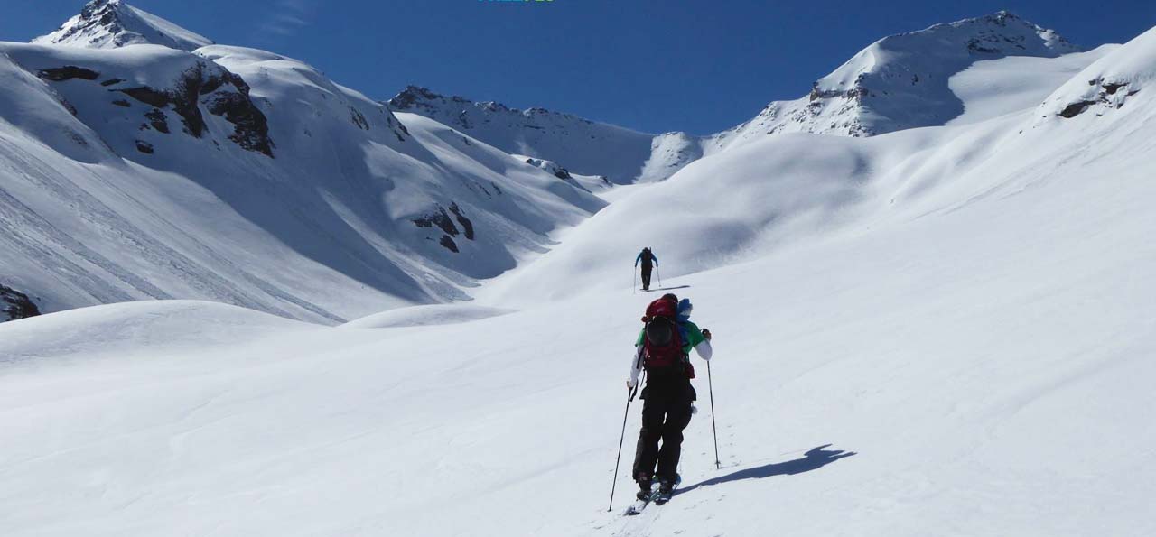 Off-Piste Ski Performance Courses in the French Alps