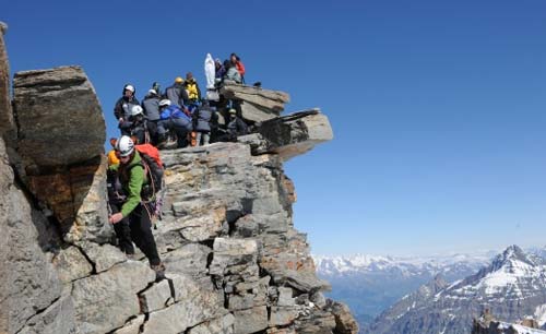 Climbers on the summit of Gran Paradiso with Stagexpé