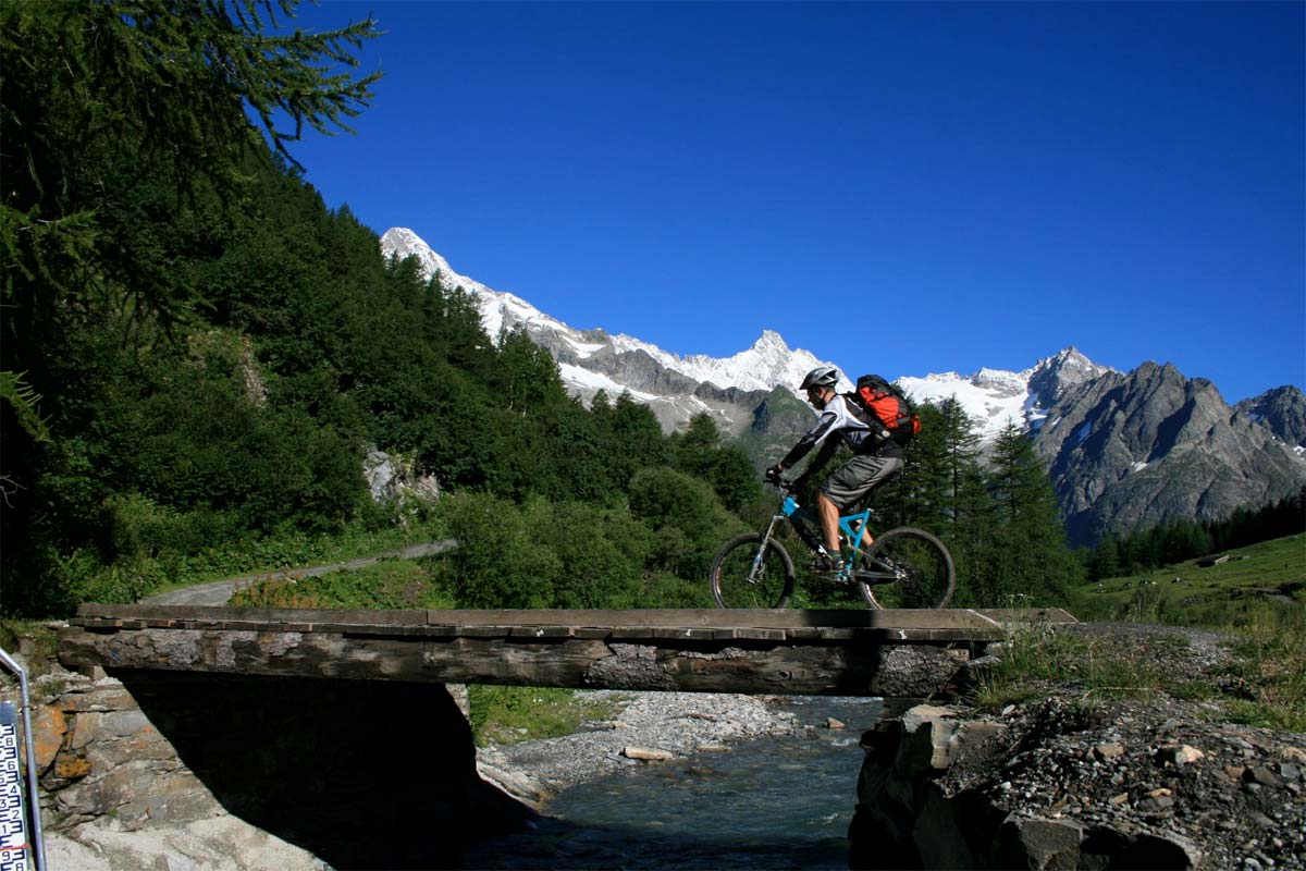 tour du mont blanc mountain bike route