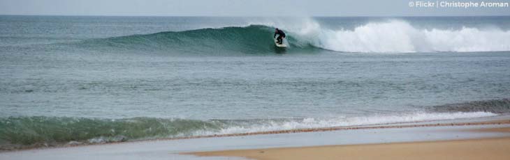 Surfing alone in Messanges, France