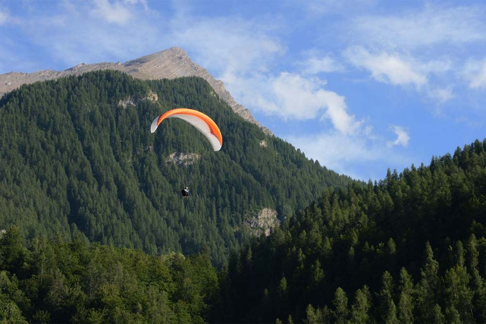 Tandem paragliding in Orcières in the Ecrins National Park
