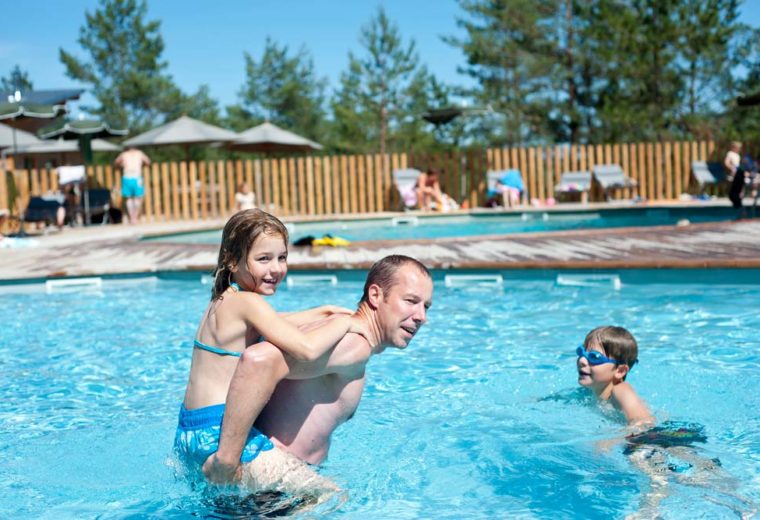 camping-huttopia-bourg-saint-maurice-swimming-pool