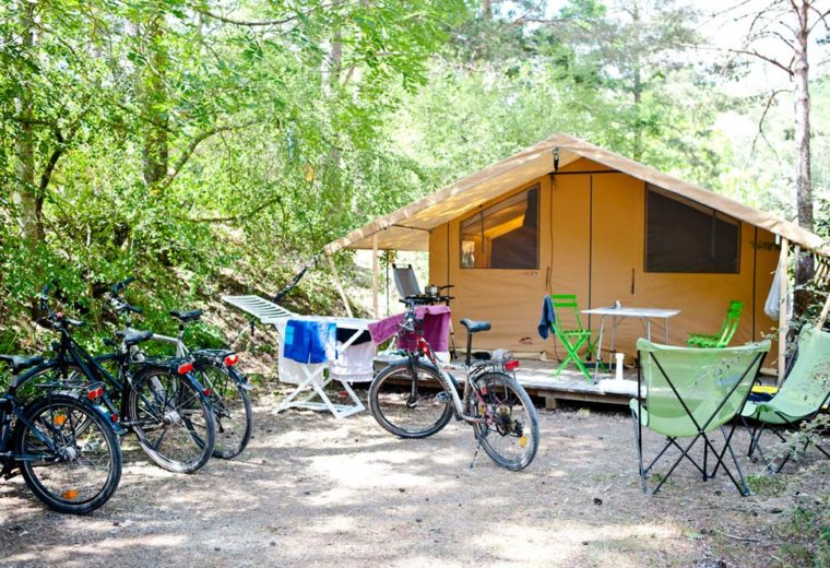 camping-huttopia-gorges-du-verdon-bikes-tent