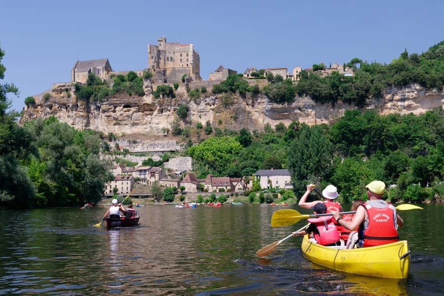 Canoeing the Dordogne river towards Beynac