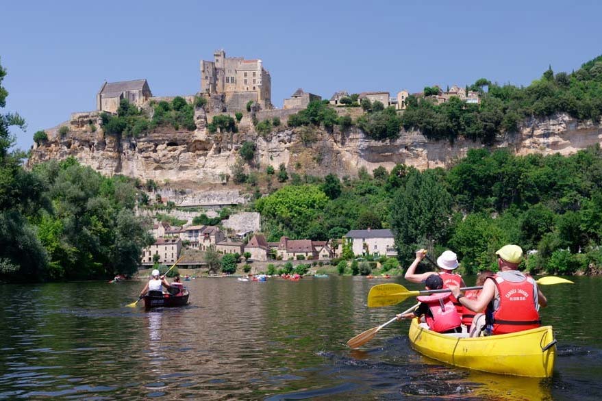 Canoeing the Dordogne river near Beynac