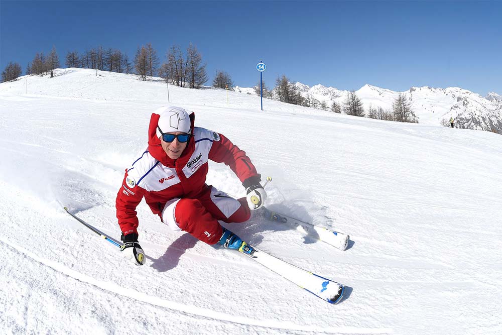 Downhill skiing in Serre Chevalier Villeneuve