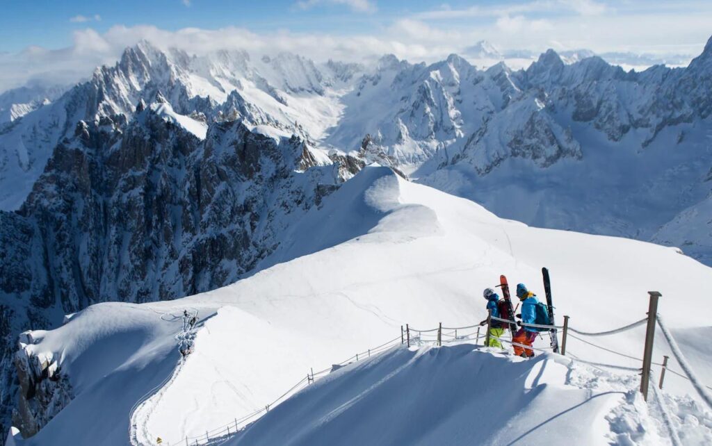 Hiking down to the start of the Vallée Blanche