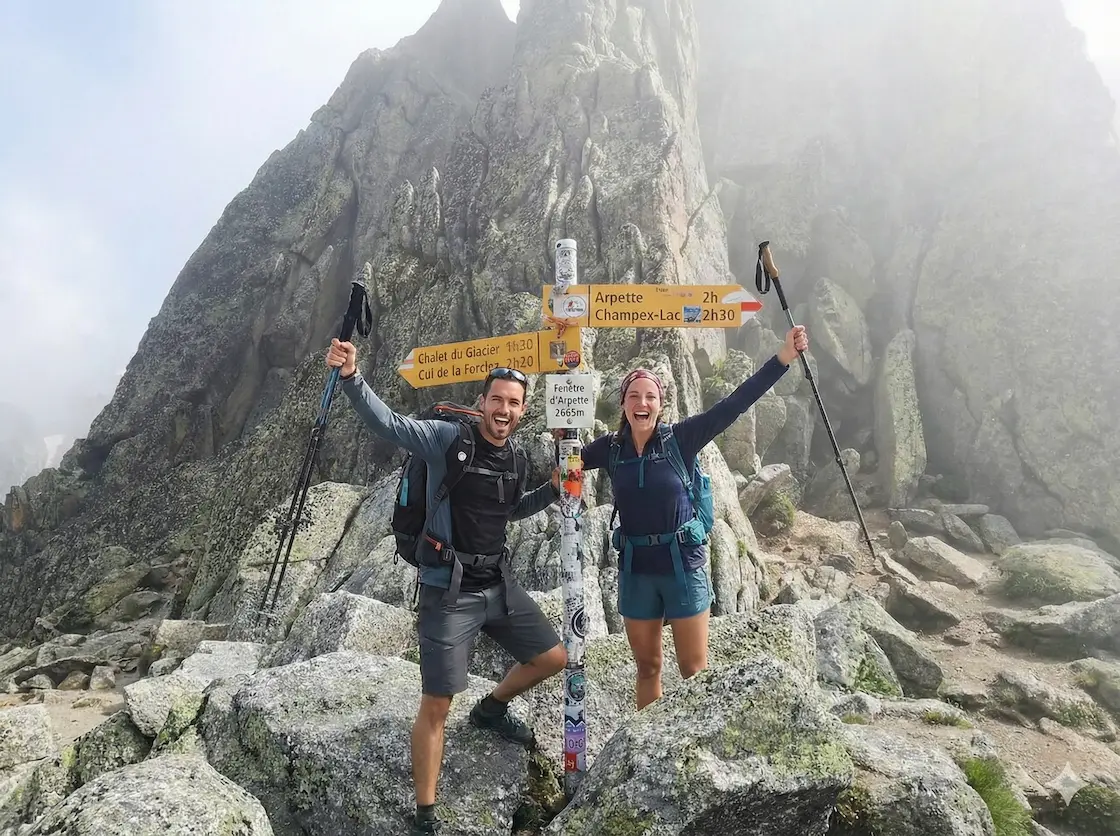 Hikers reach the Fenêtre d'Arpette