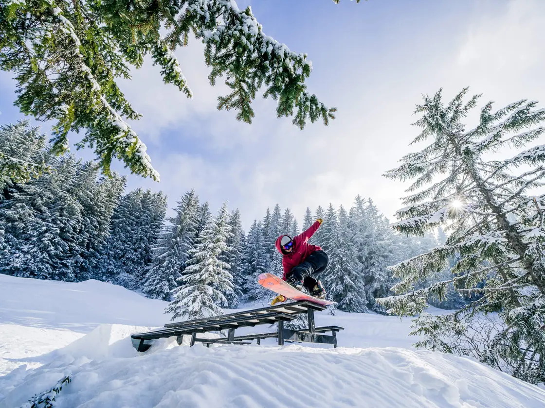Snowboarding in Les Gets in the Portes du Soleil