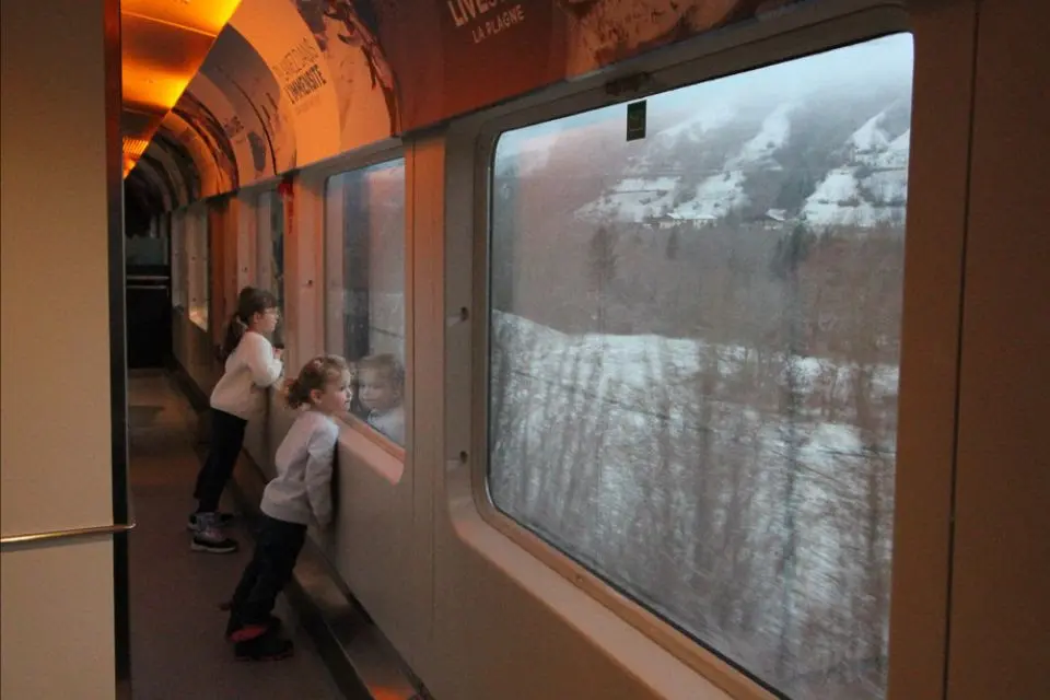 Kids looking out the window on the Travelski Night Express
