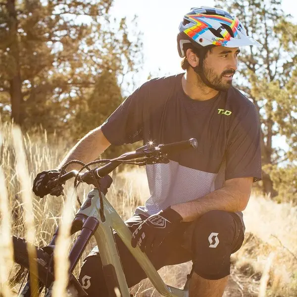 Mountain biker wearing the best MTB gear