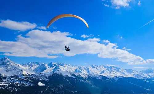 Cross-country paragliding over the Chartreuse massif from Saint-Hilaire
