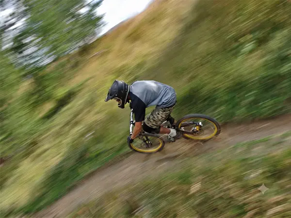 Group downhill mountain biking session in the Tignes bike park