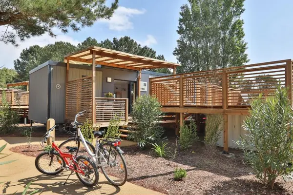 Camping les Peupliers in La Flotte Mobile home accommodation at Camping les Peupliers in La Flotte