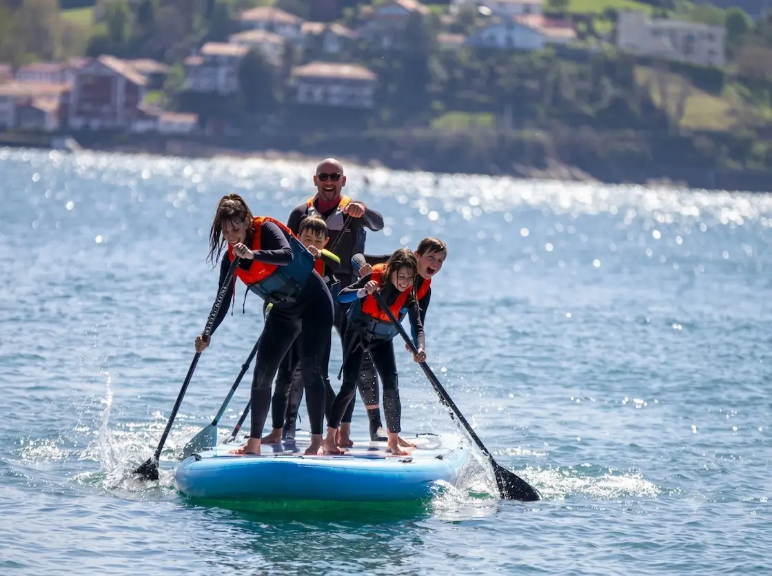 Stand up paddleboarding in Saint-Jean-de-Luz, 20 minutes from Biarritz